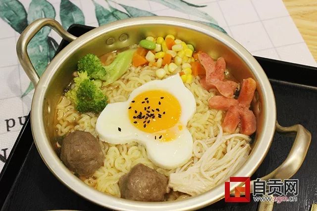 为什么饭店里的方便面那么好吃,第一次觉得方便面很好吃