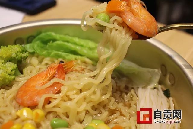 为什么饭店里的方便面那么好吃,第一次觉得方便面很好吃