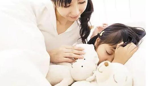 孩子睡了怎么叫醒他,孩子睡懒觉怎么叫醒他