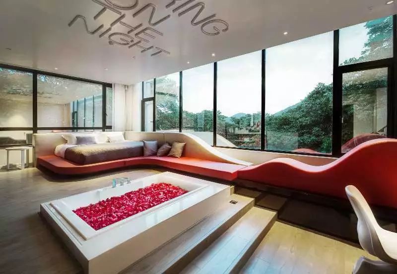 春水堂蔺德刚：做天花板更高的“荷尔蒙生意”