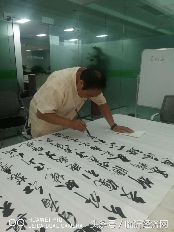 书法家符连顺老师在山东尚云亿家总部创作