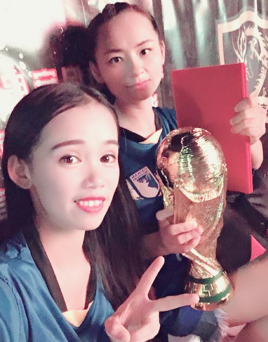 最美女球迷：奔赴千里远征，“一个人”为客队擂鼓助威！