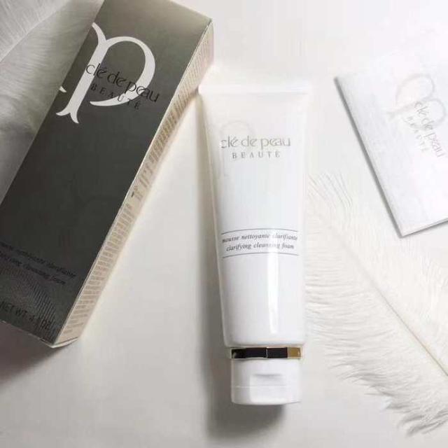 16岁黑头闭口粉刺痘痘洗面奶推荐,有黑头闭口毛孔粗大用什么洗面奶