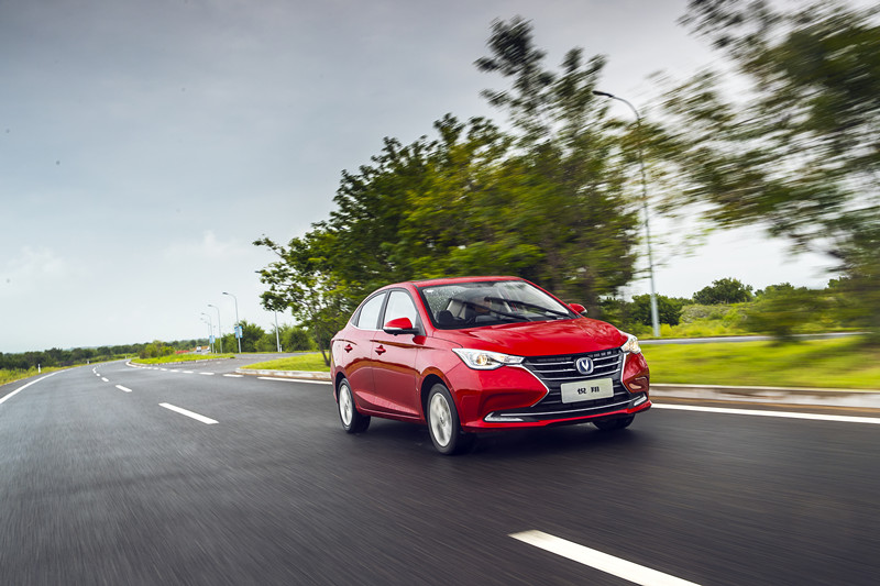 长安全新悦翔值得买吗,长安悦翔两厢2010款1.5豪华型评测