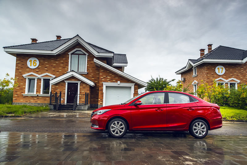 长安全新悦翔值得买吗,长安悦翔两厢2010款1.5豪华型评测
