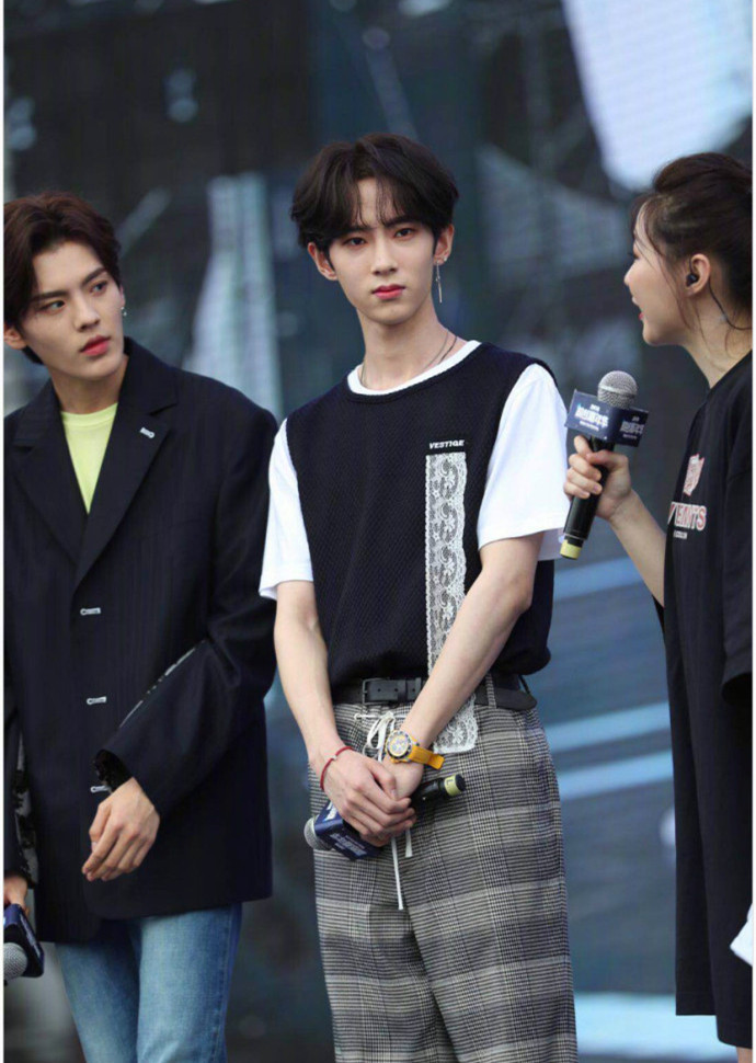 亚洲新歌榜年度盛典乐华七子,乐华七子nextheartfullofyou舞台