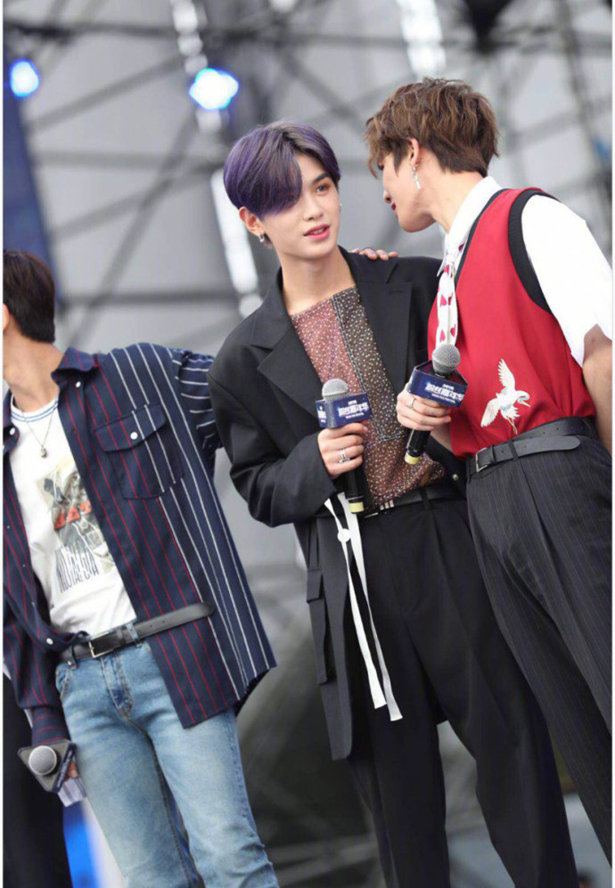 亚洲新歌榜年度盛典乐华七子,乐华七子nextheartfullofyou舞台