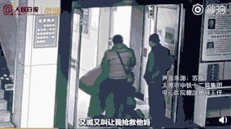 男人求人下跪感人视频,男生下跪片段