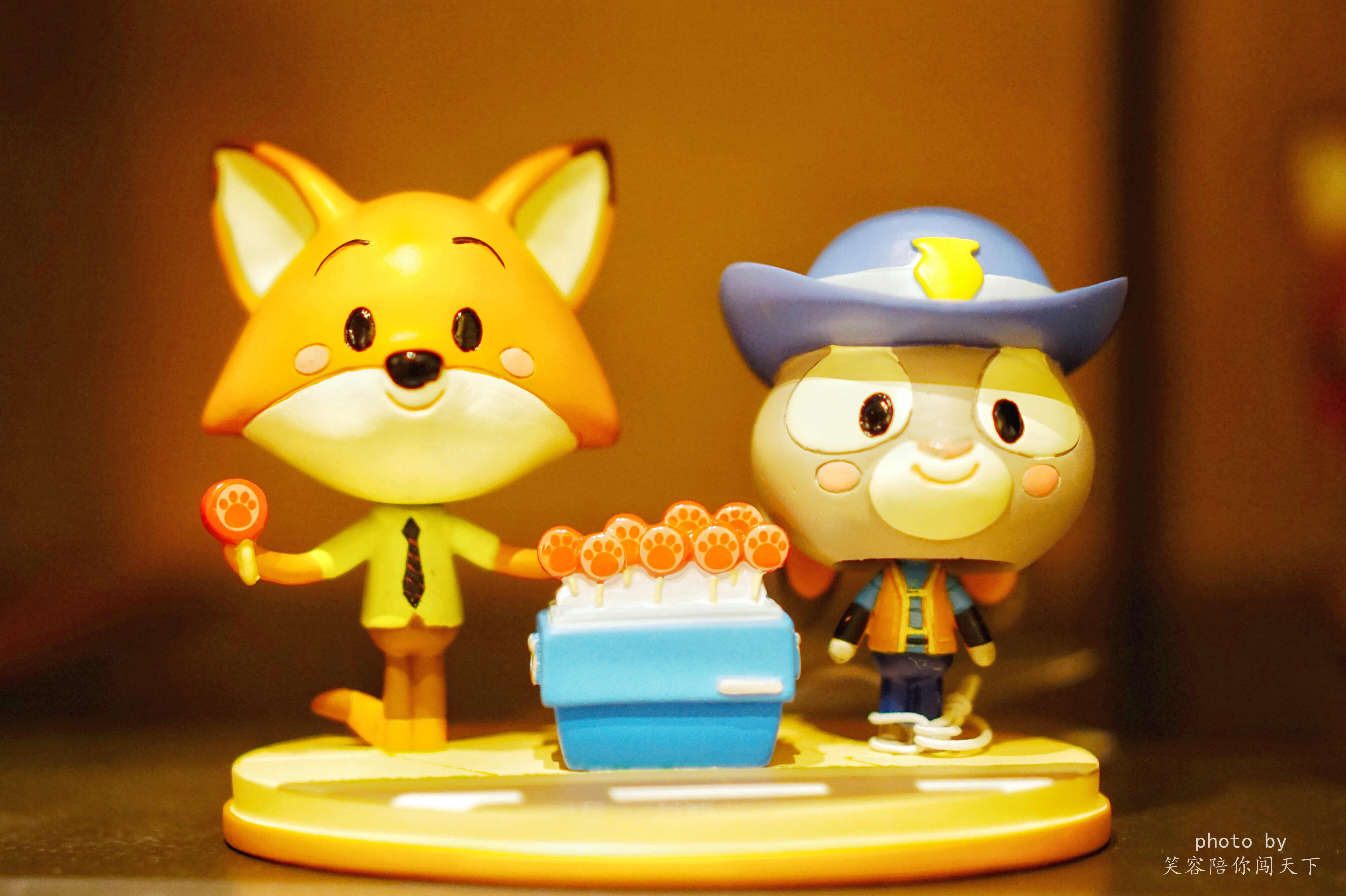 上海迪士尼乐园棒棒糖50元一个,上海迪士尼购物攻略