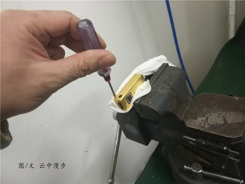 指纹触摸，老司机开车上路就喜欢这姿势