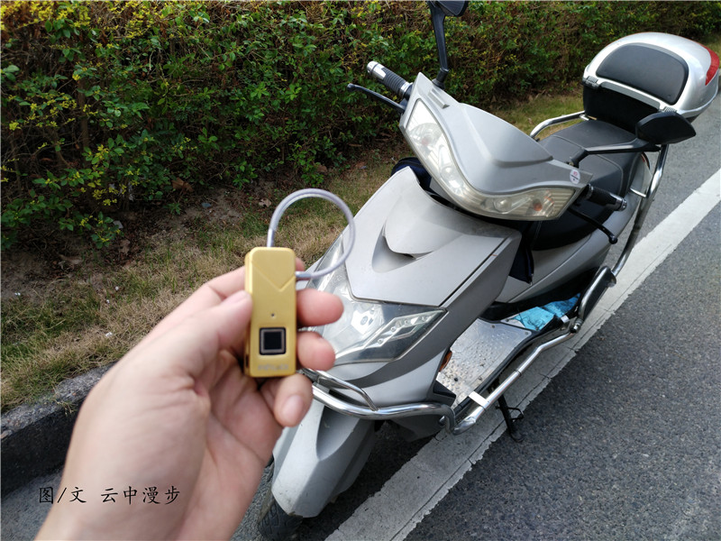 指纹触摸，老司机开车上路就喜欢这姿势