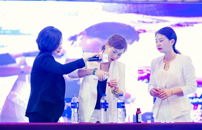 有女神、有大咖、有新品，朵女郎新品全球首发，燃动杭州广州双城