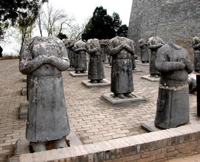 武则天陵前61尊石像，究竟是谁的雕像？为何全部都失去了脑袋