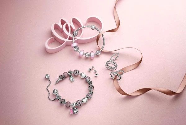 Pandora｜串珠生意难做啊！CEO：溜了溜了……