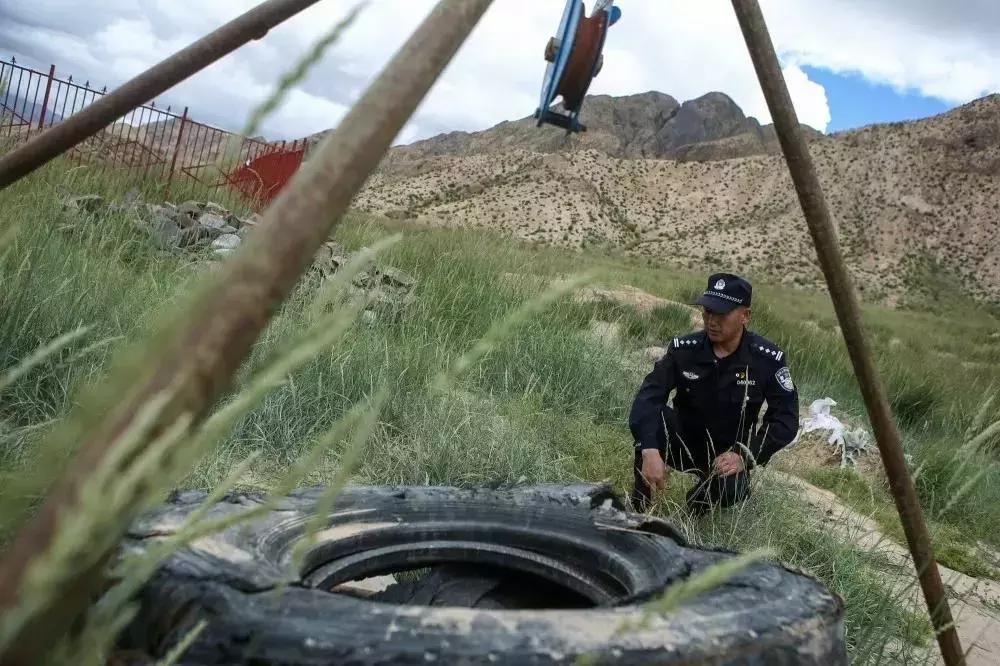 “摸金校尉”盗“九层妖楼”旁古墓落网646件*物文**被迫“重见天日”