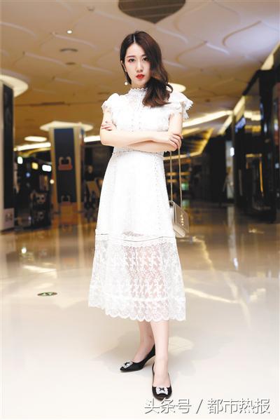 怎么穿蕾丝看起来比较温柔,蕾丝穿搭技巧教学