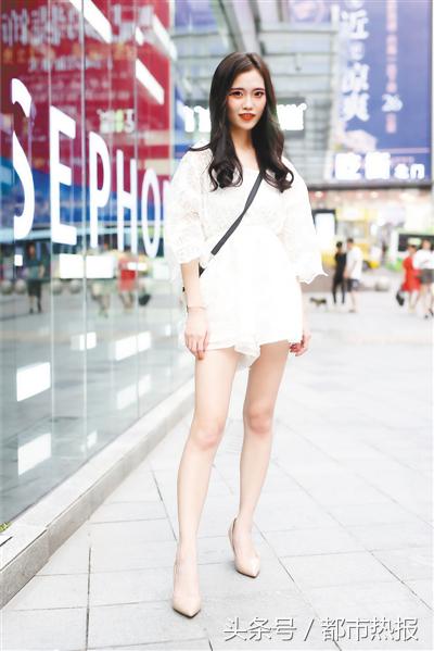 怎么穿蕾丝看起来比较温柔,蕾丝穿搭技巧教学