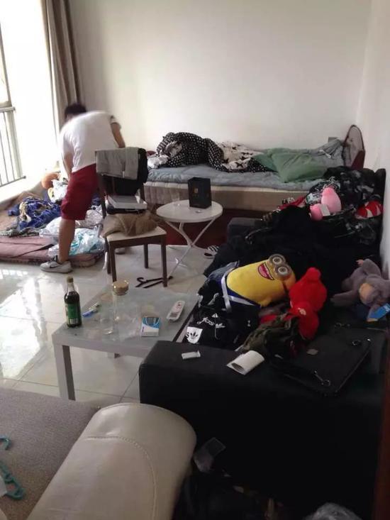 男子把房子出租给90后女子,男子将房子出租两年