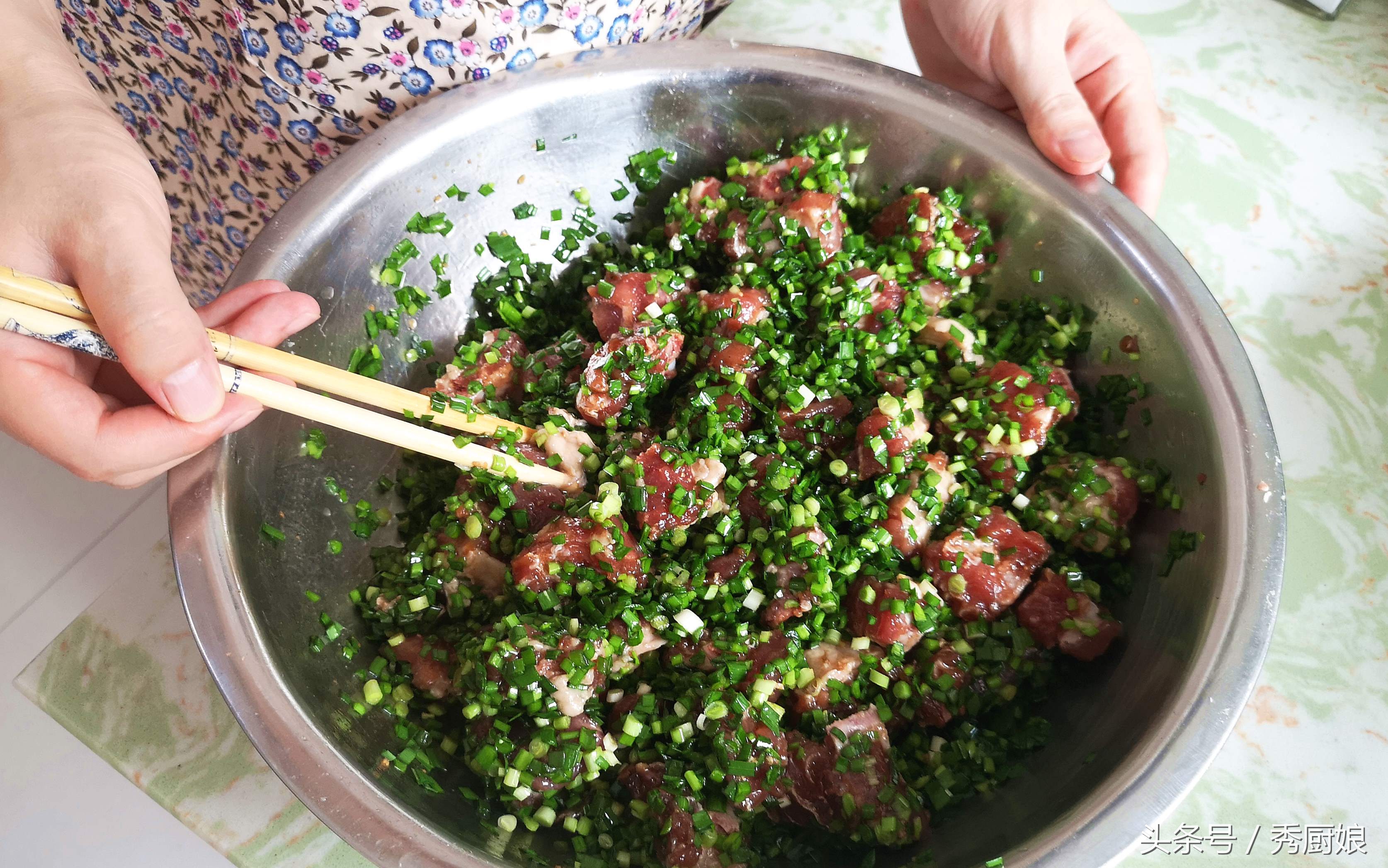 排骨韭菜馅做法,小菜大包子馅调法