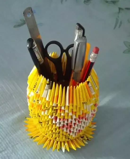 用废旧物品做菠萝笔筒怎么做,自制折纸菠萝笔筒