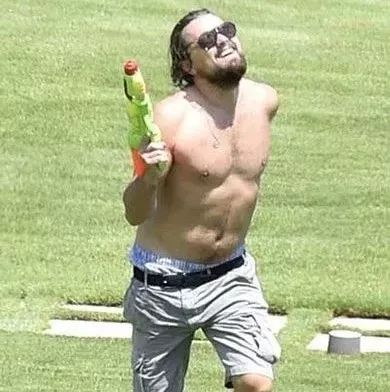 别天真，大学生油腻起来甩中年人十条街