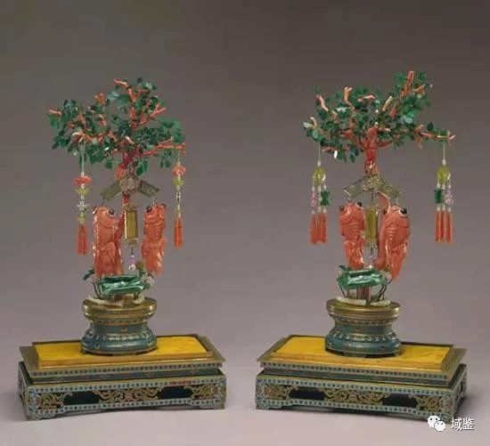 清代翡翠手镯鉴赏,钗头缀玉虫金盘