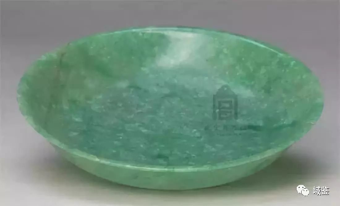 清代翡翠手镯鉴赏,钗头缀玉虫金盘