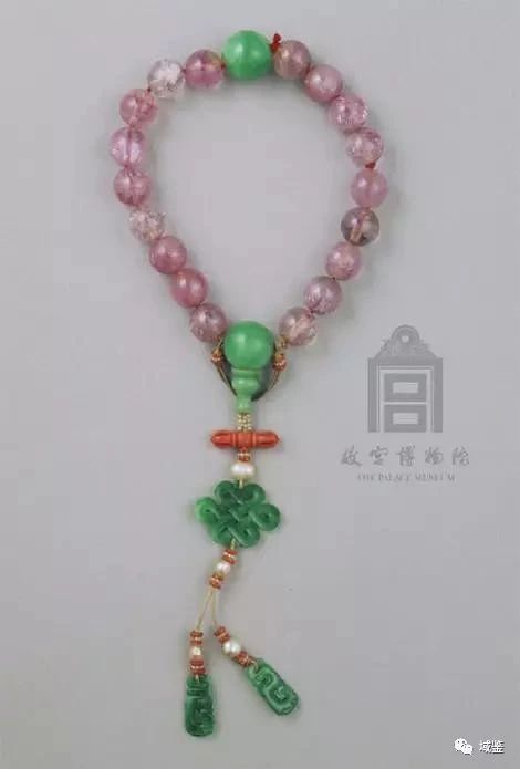 清代翡翠手镯鉴赏,钗头缀玉虫金盘