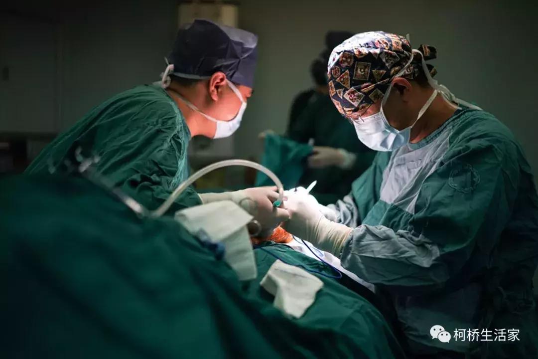 过去，你们日夜担心着病人；现在，让我们关心你们！