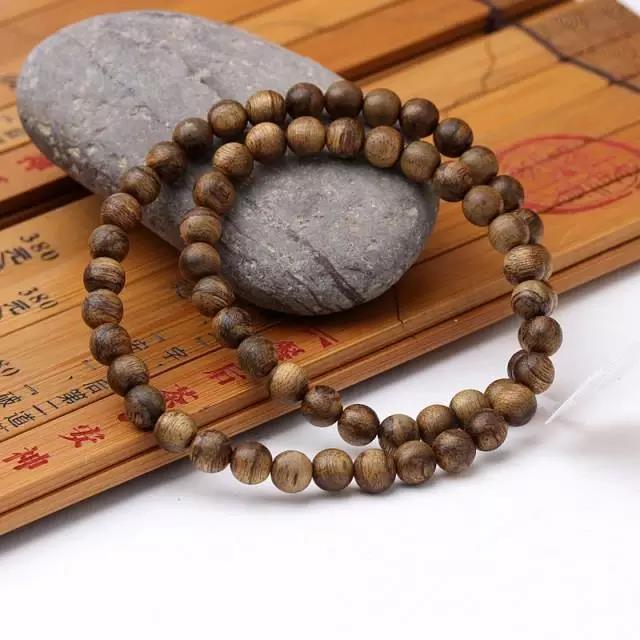 沉香具备哪些功效和作用,沉香它的特色和作用又是在哪里呢