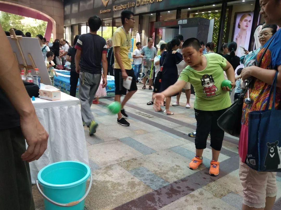 很火的集市,非常火爆的集市