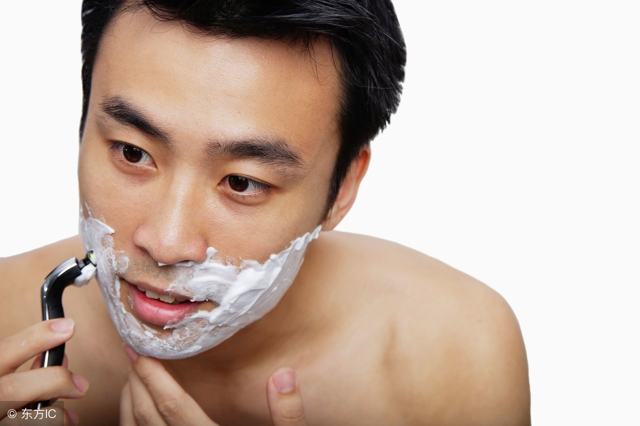 青年几岁应该开始刮胡子,男生第一次刮胡子的正确方法