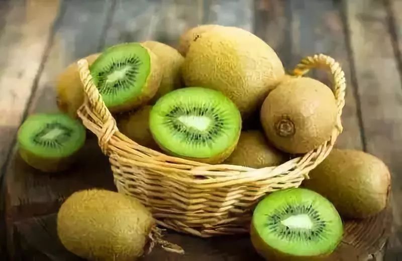 新鲜采摘欢迎你来品尝好吃的水果,新鲜采摘盛夏的果实