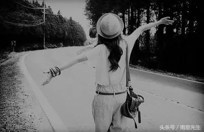 下次见面谈笑风生不动情文案,下次再见只想谈笑风生不动情