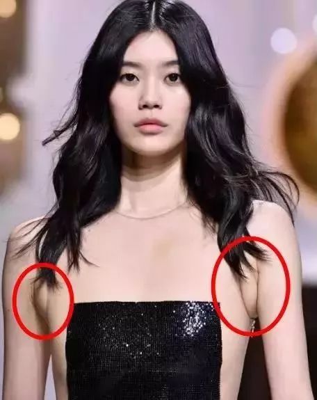 奚梦瑶三围与肩宽,奚梦瑶腰间现赘肉