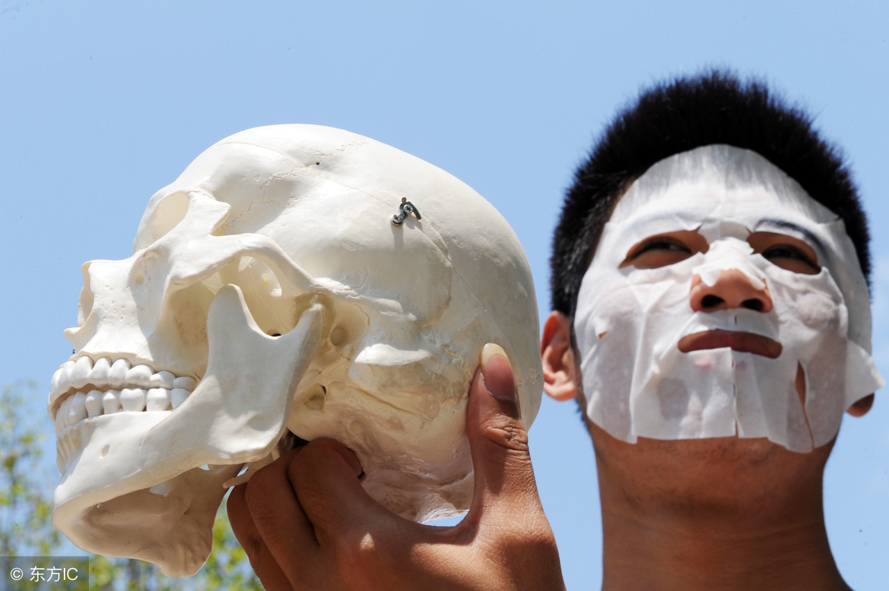 非法加进化妆品的激素是皮肤“*片鸦**”，可引发激素依赖性皮炎！