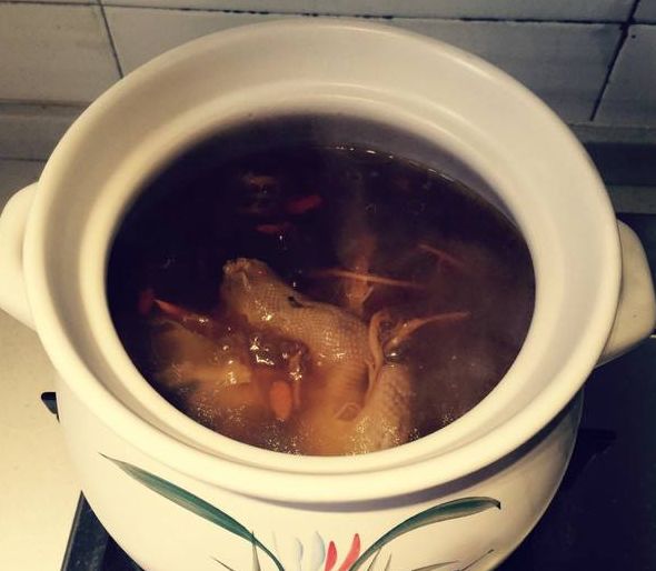 炖鸽子汤为什么有点涩口,炖鸽子汤鸽子肉为什么炖不烂