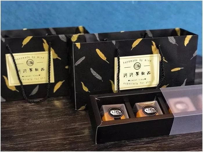 无添加奶黄流心月饼,奶黄流心月饼依旧是顾客最受欢迎