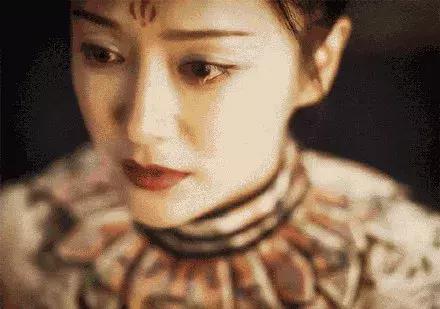 这么动人的“流泪亲吻妆”，其实你不用哭就能拥有！