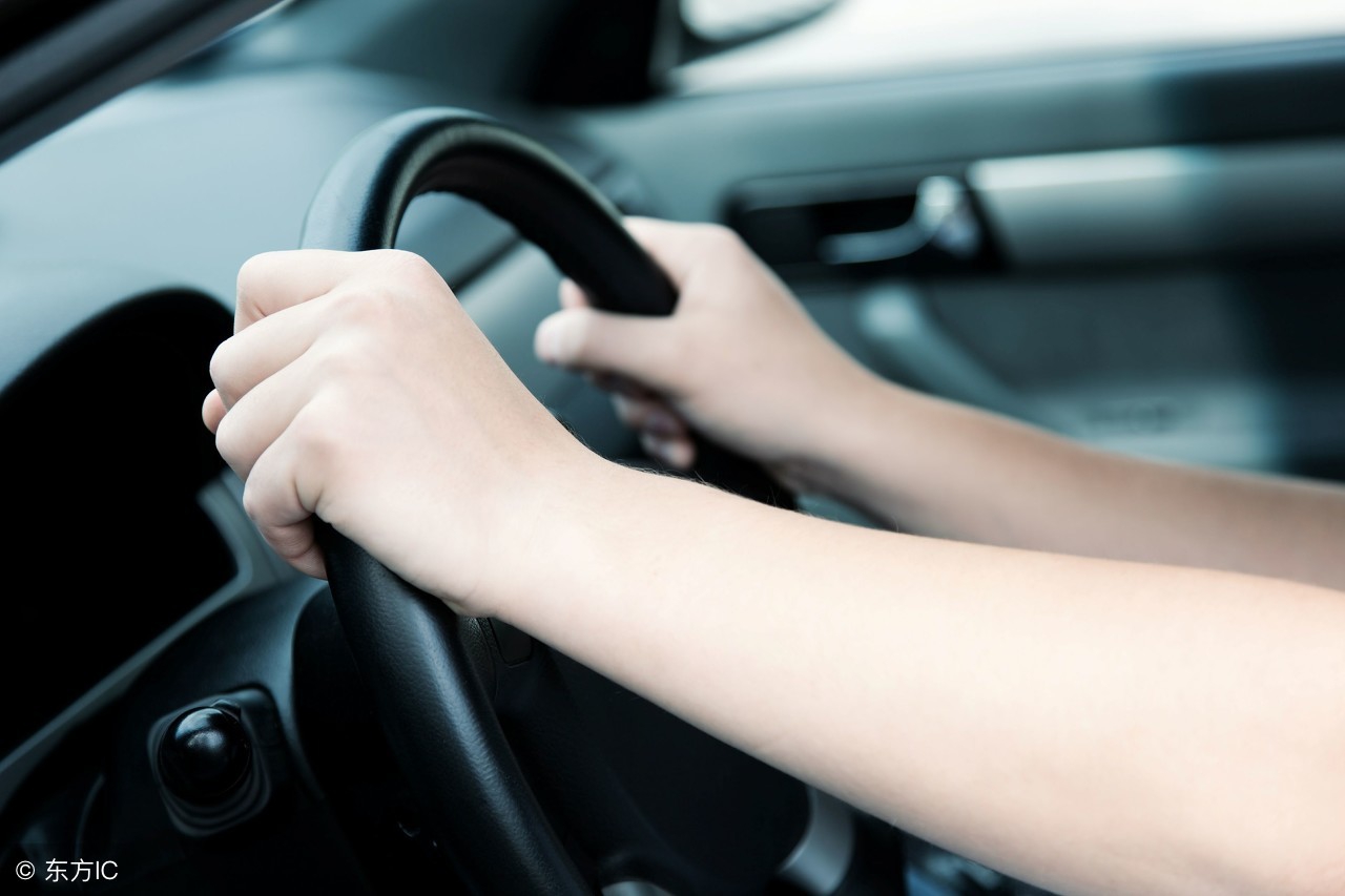 新概念第一册第69课汽车比赛跟读,新概念第一册第六课汽车标志