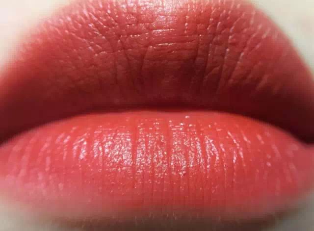 年轻女孩子最喜欢涂mac口红,用mac口红的是什么女人