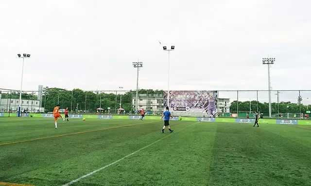 顽强拼搏,坚持到底——学威国际商学院第三届足球友谊赛拉开帷幕