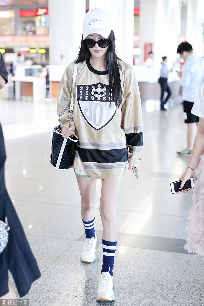 初秋穿衣“腿精”有套路下衣失踪学生袜帮你远离老寒腿