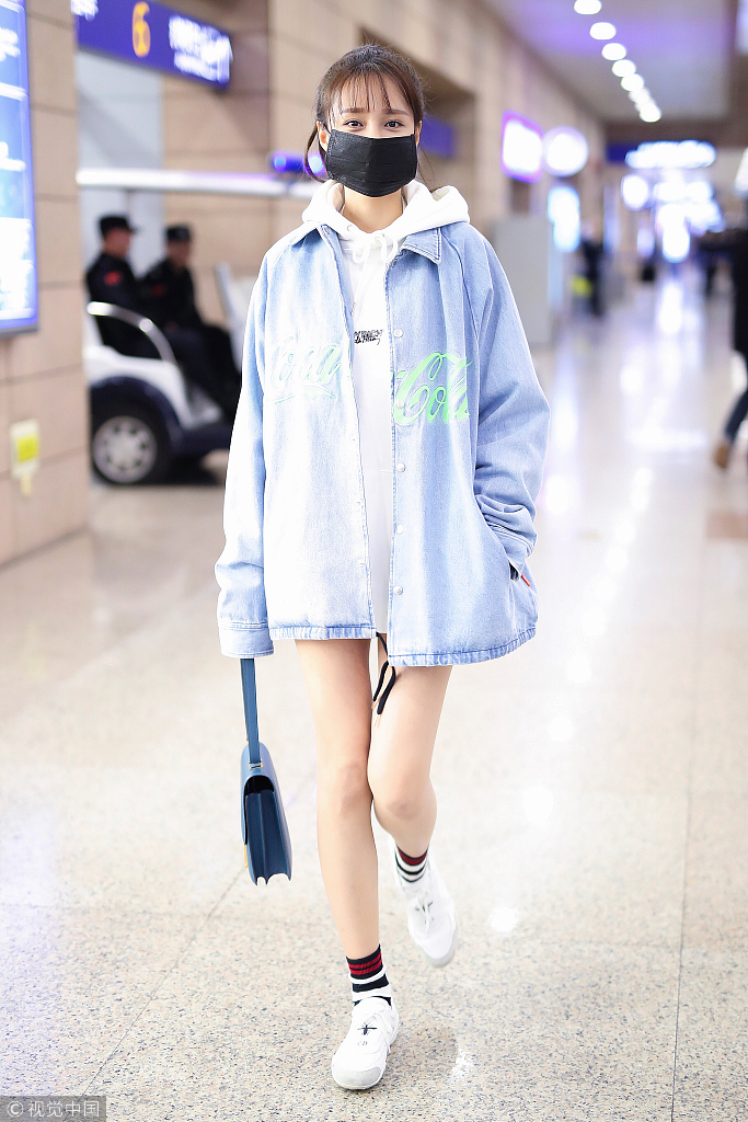 初秋穿衣“腿精”有套路下衣失踪学生袜帮你远离老寒腿