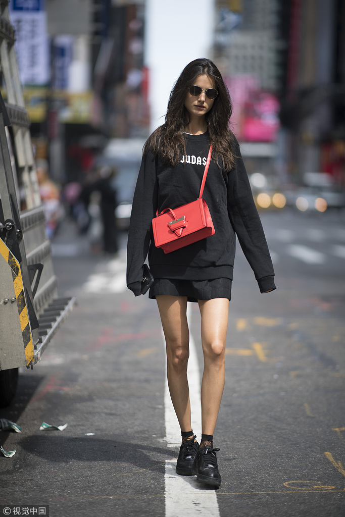 初秋穿衣“腿精”有套路下衣失踪学生袜帮你远离老寒腿