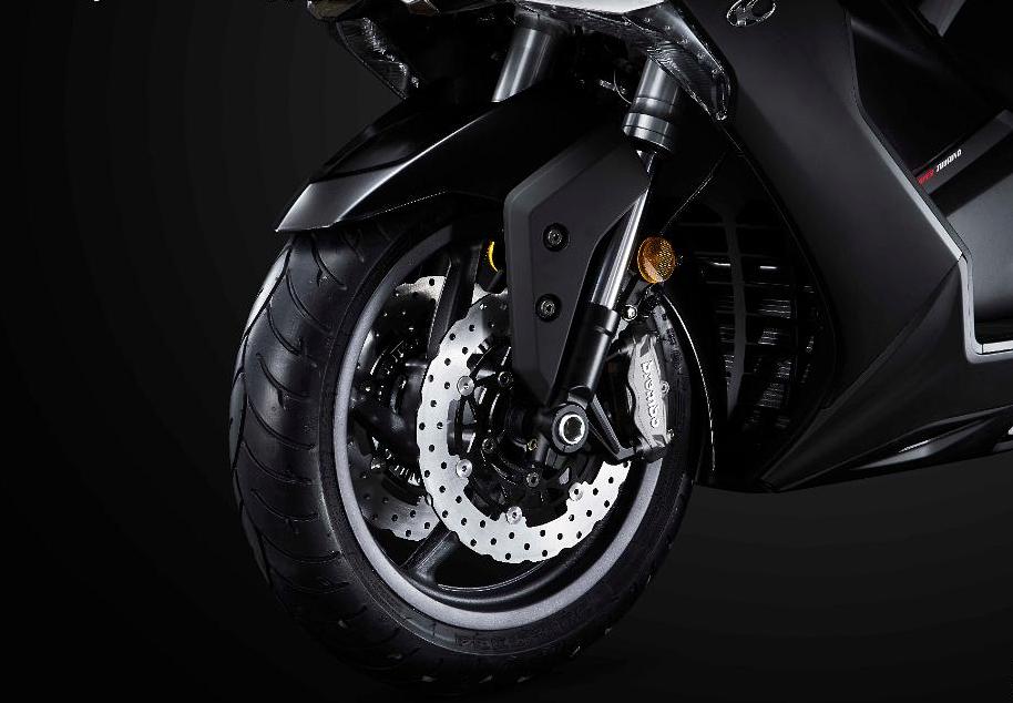 最强大绵羊踏板ak550,光阳ak550踏板评测视频