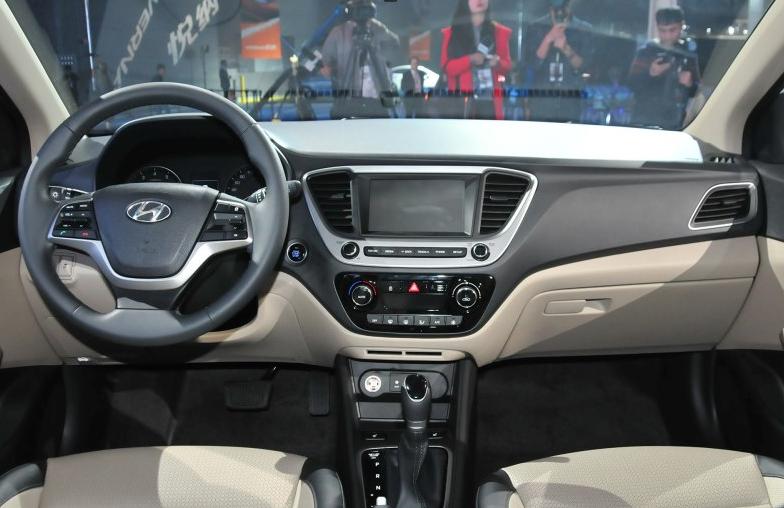 后备箱很能装的两厢车,后备箱很大适合旅行