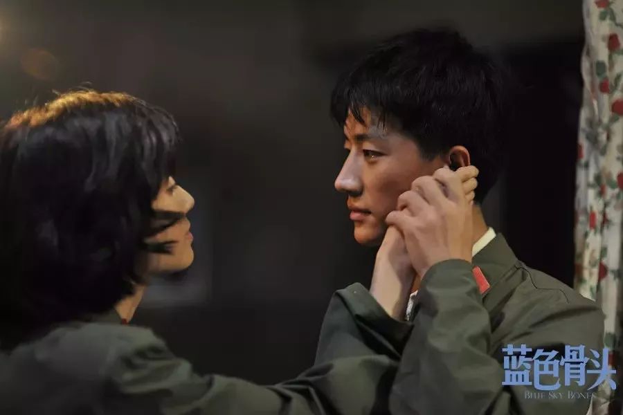 中国摇滚“教父”拍了这片,拿下一圈国际大奖,回国却惨败给票房