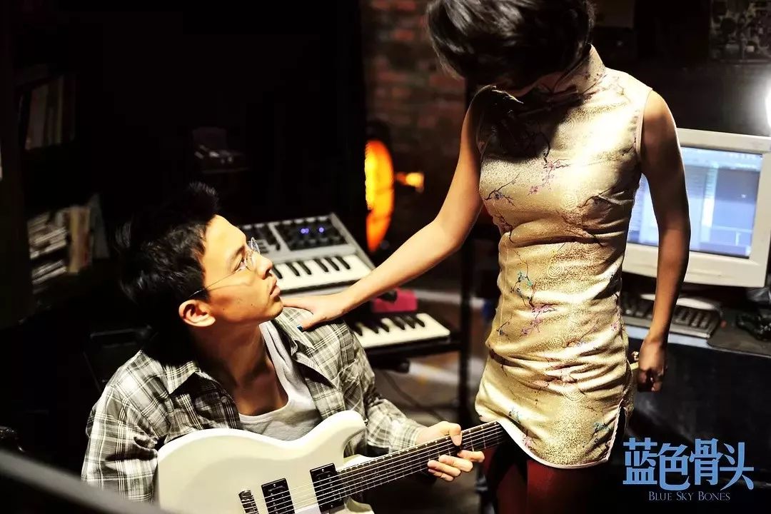 中国摇滚“教父”拍了这片,拿下一圈国际大奖,回国却惨败给票房