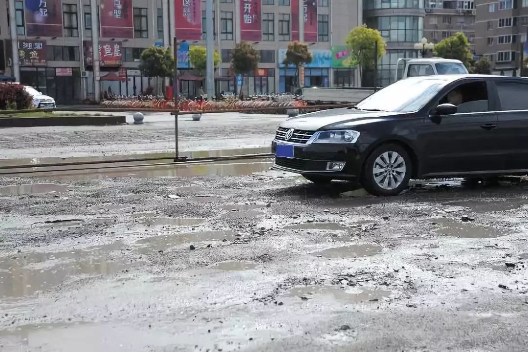 油表灯的正确使用方法,车油表显示100跑了三公里剩90